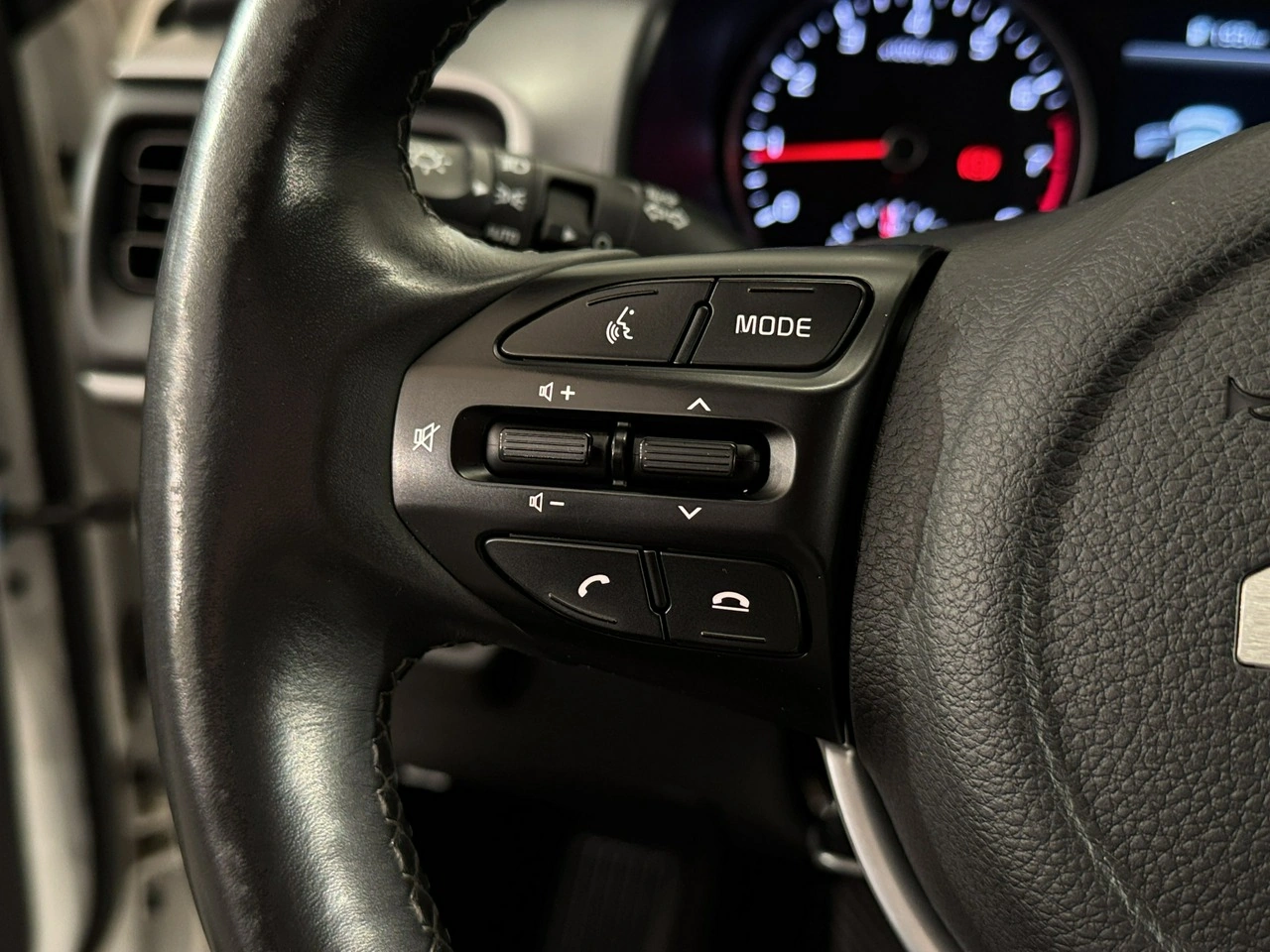 Kia Stonic - Zdjęcie 16