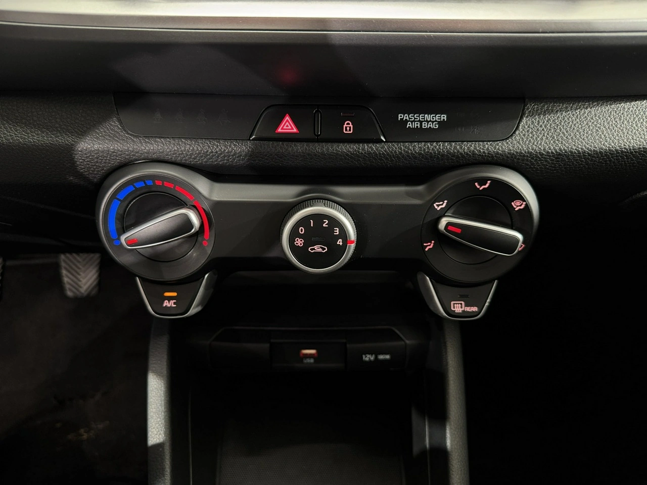 Kia Stonic - Zdjęcie 23
