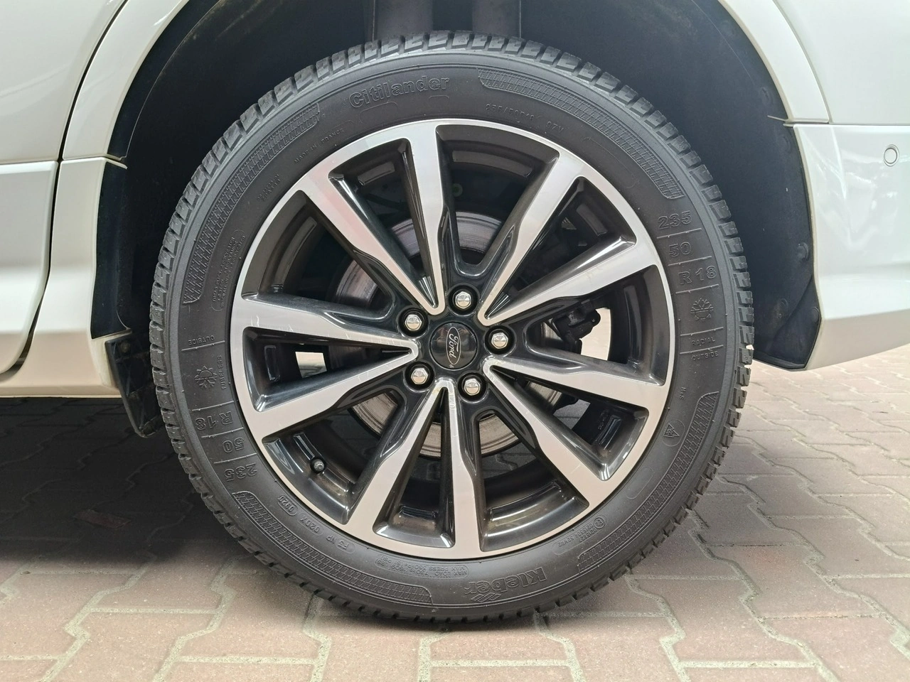 Ford Kuga - Zdjęcie 9