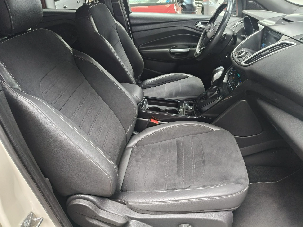 Ford Kuga - Zdjęcie 17