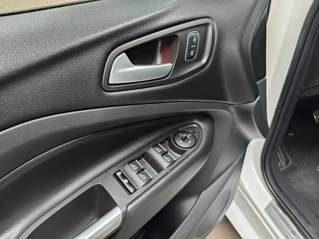 Ford Kuga - Zdjęcie 20