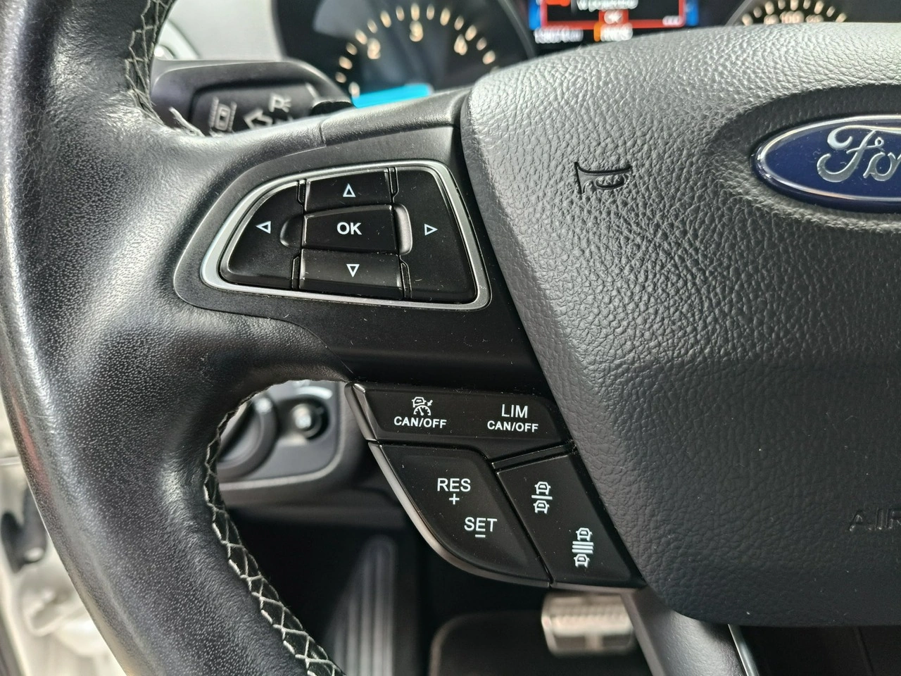 Ford Kuga - Zdjęcie 25