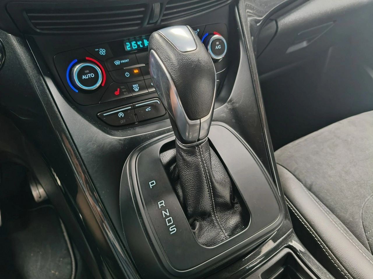 Ford Kuga - Zdjęcie 32