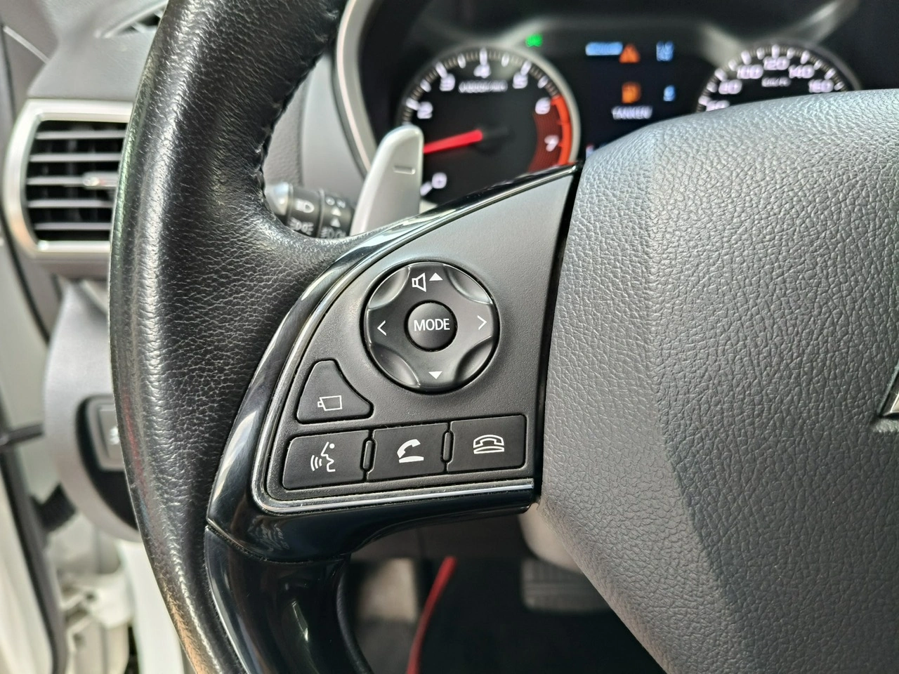 Mitsubishi Eclipse Cross - Zdjęcie 21