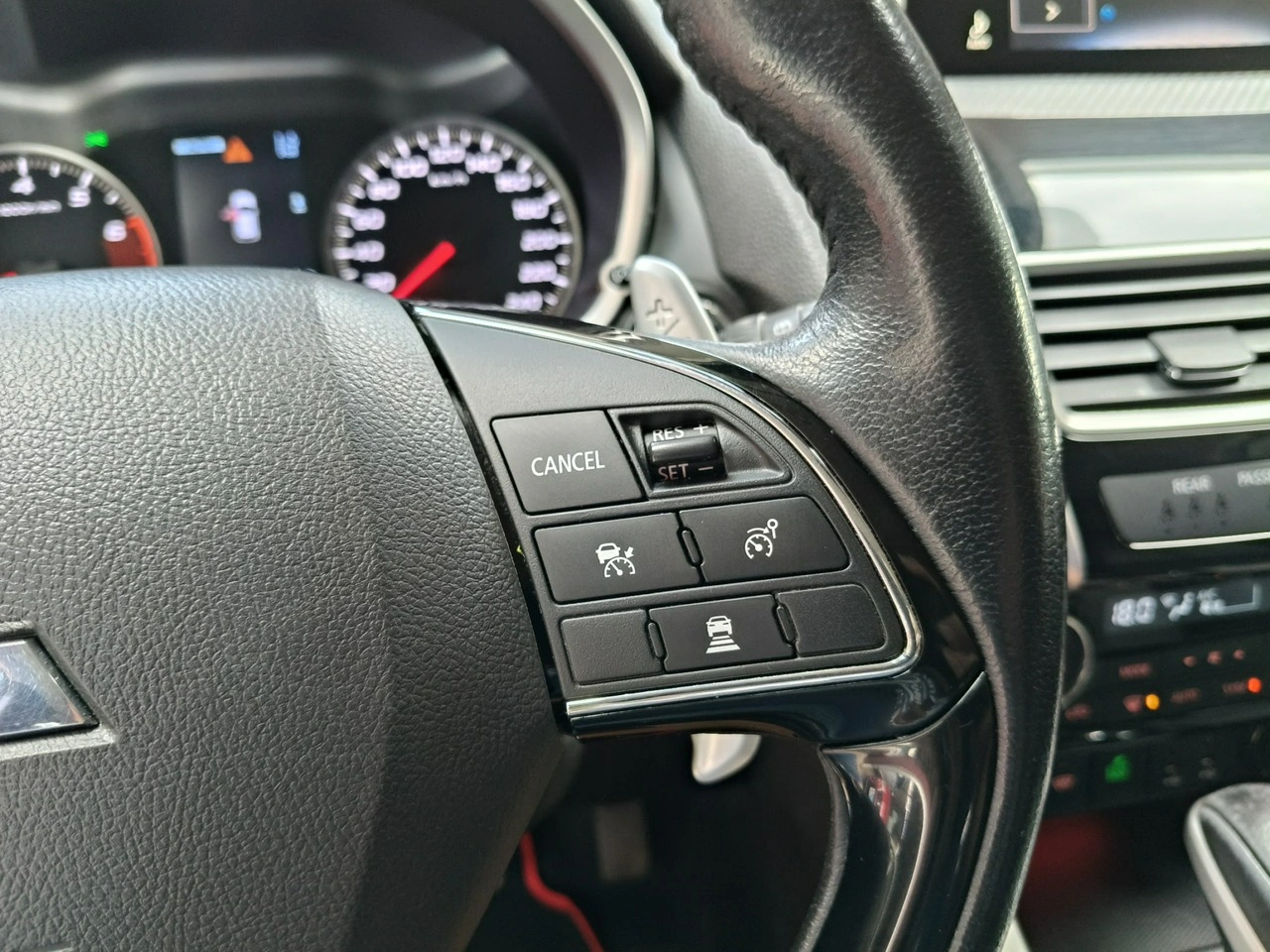 Mitsubishi Eclipse Cross - Zdjęcie 23