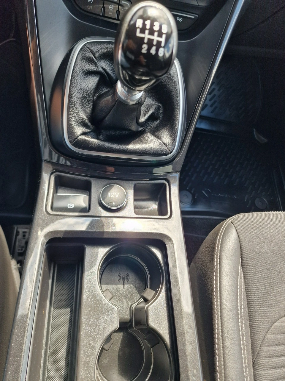Ford Kuga - Zdjęcie 30