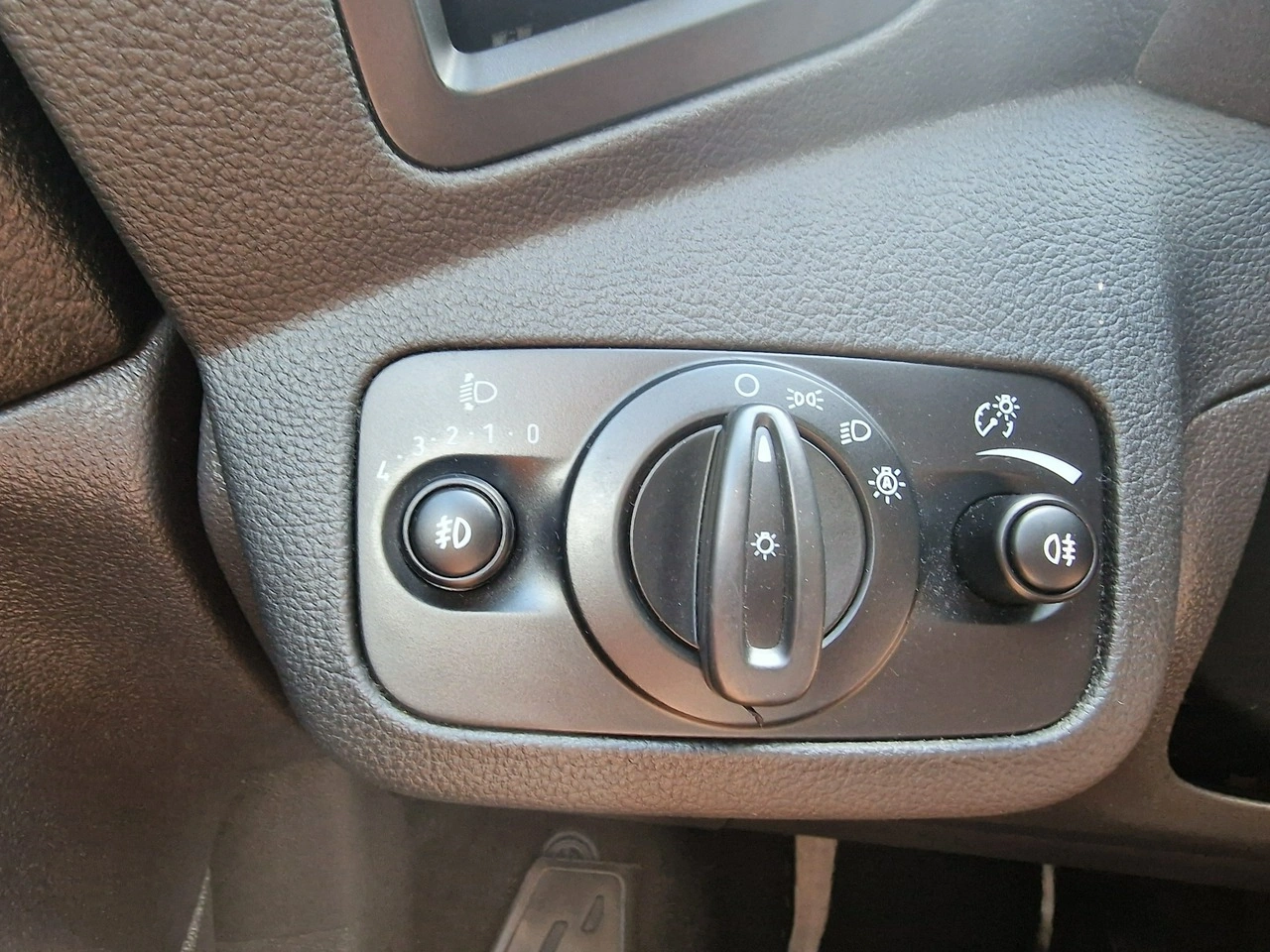 Ford Kuga - Zdjęcie 33