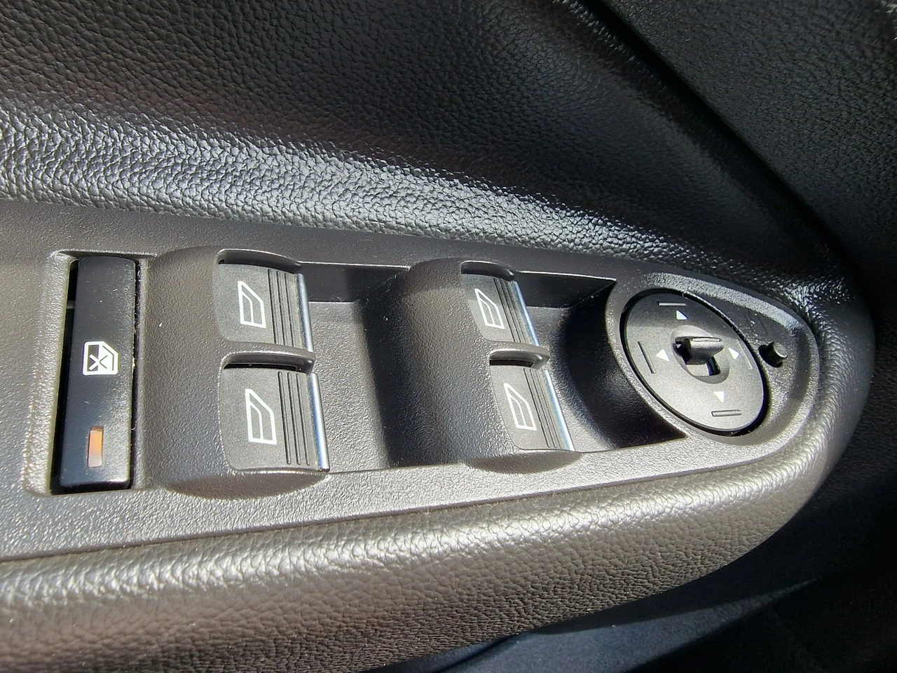 Ford Kuga - Zdjęcie 34