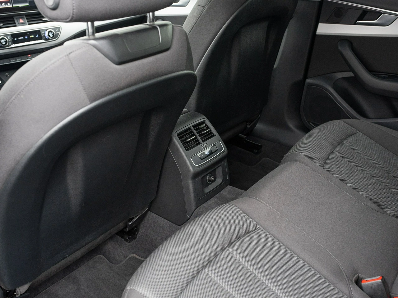 Audi A4 - Zdjęcie 22