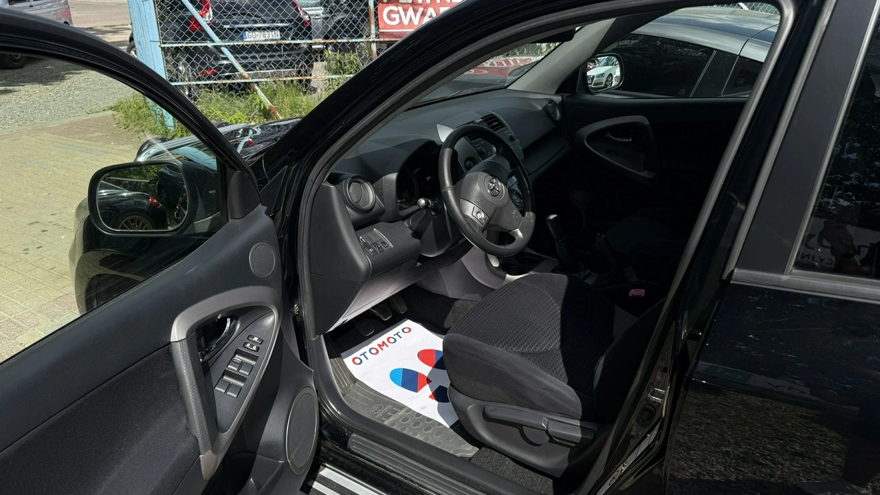 Toyota RAV-4 - Zdjęcie 12