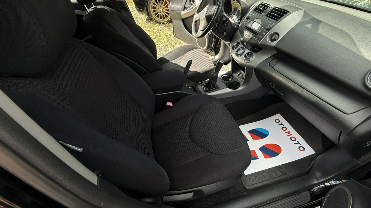 Toyota RAV-4 - Zdjęcie 15