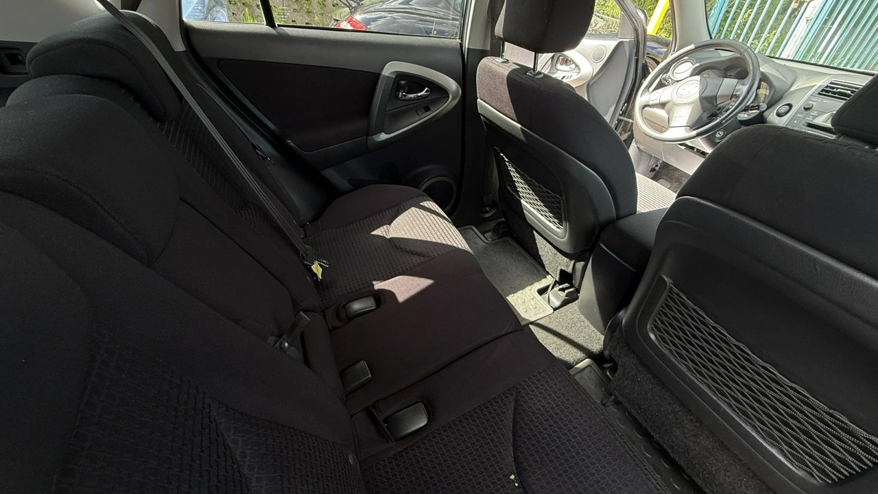 Toyota RAV-4 - Zdjęcie 22