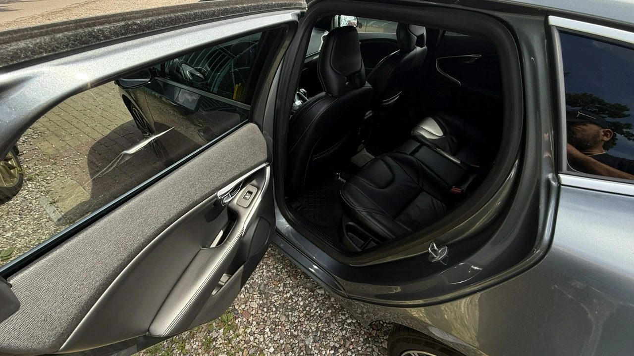 Volvo V40 - Zdjęcie 24