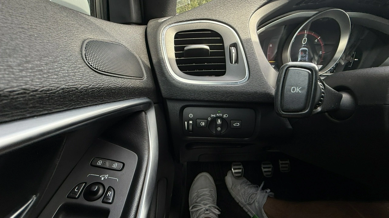 Volvo V40 - Zdjęcie 25