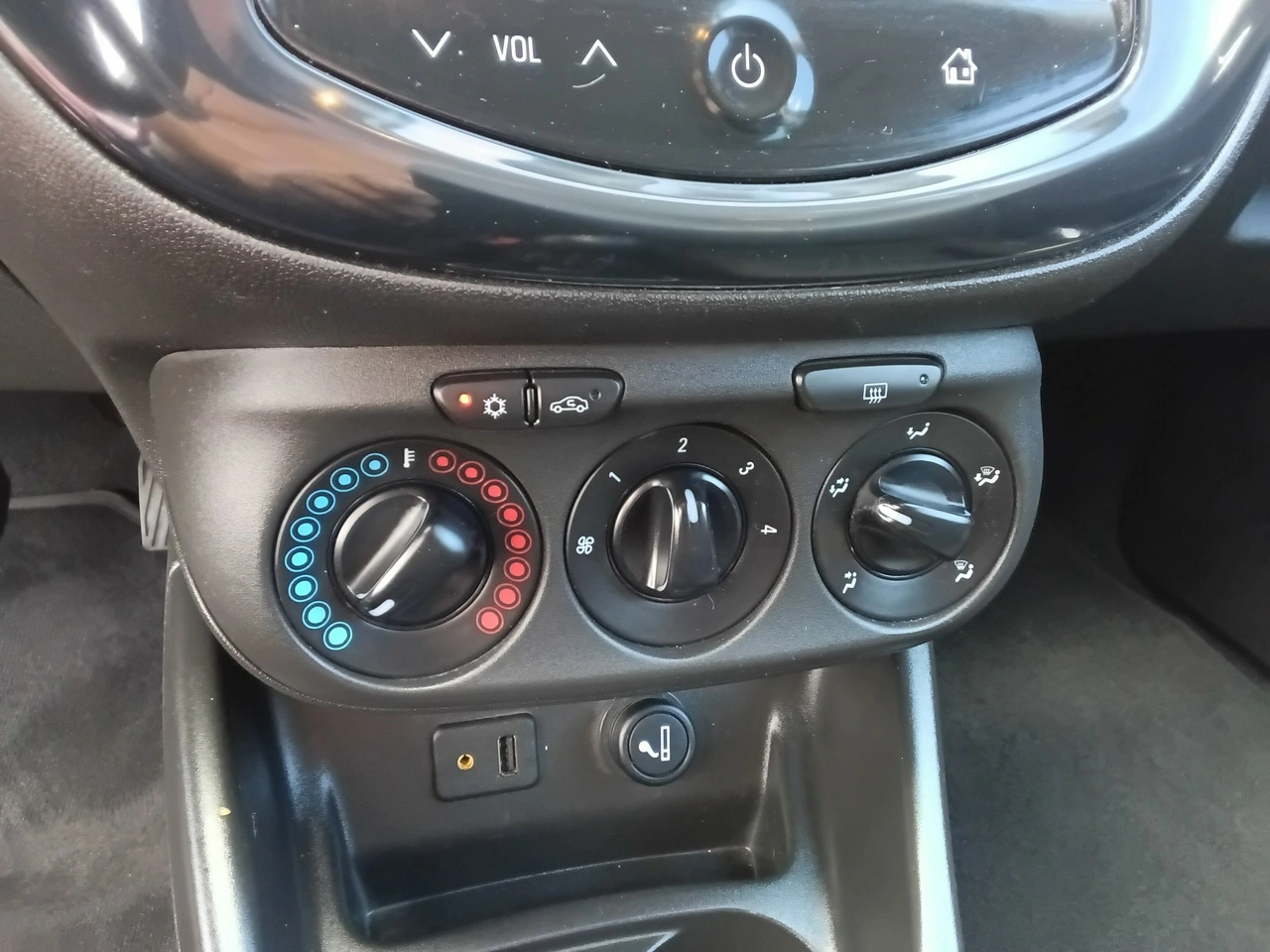 Opel Corsa - Zdjęcie 17