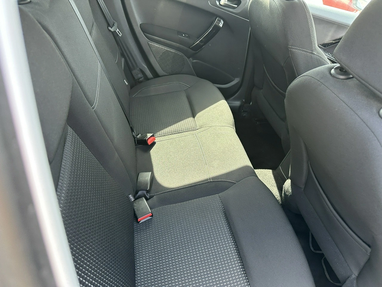 Peugeot 208 - Zdjęcie 4