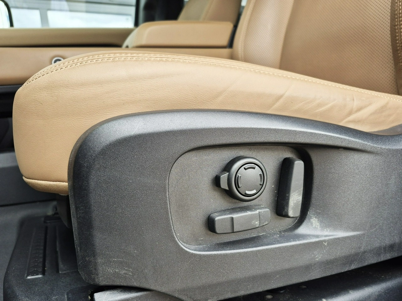 Land Rover Defender - Zdjęcie 23