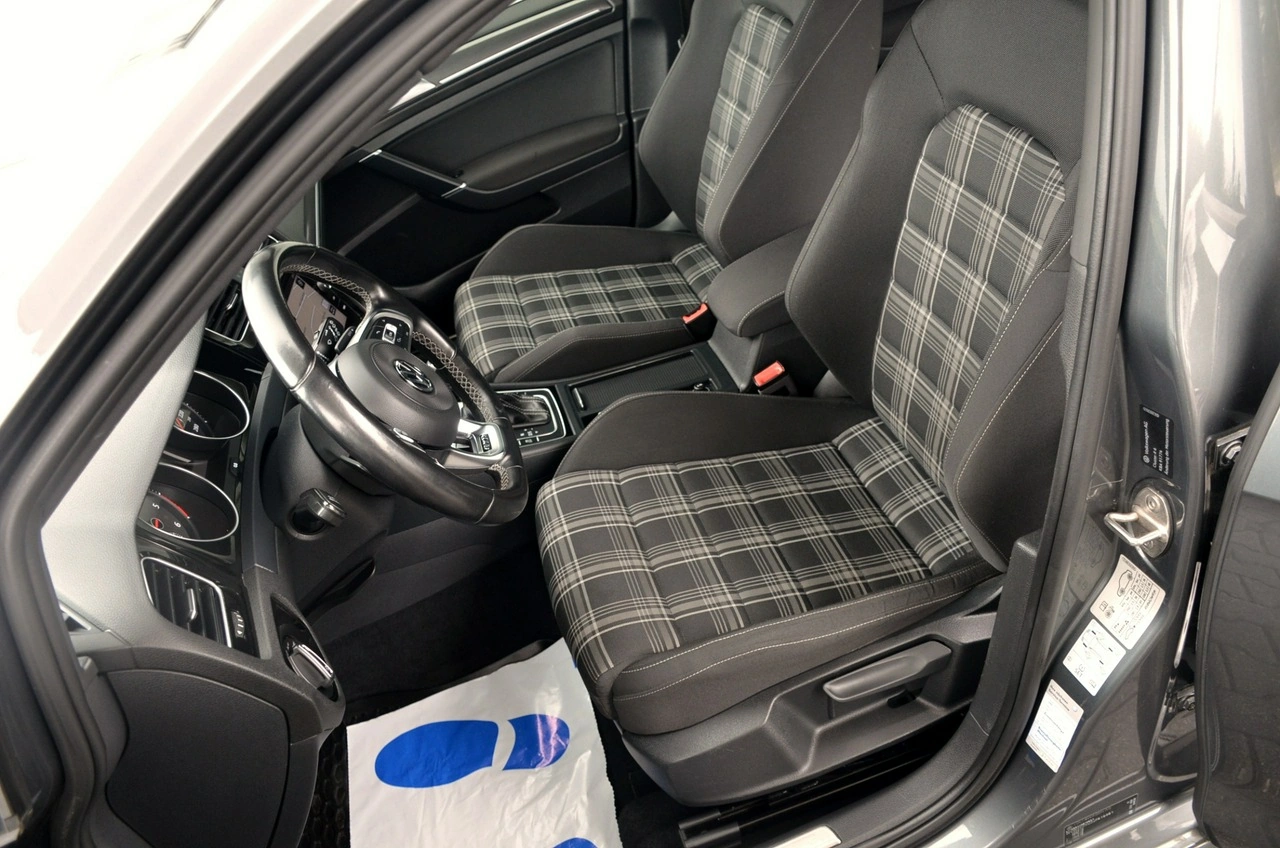 Volkswagen Golf - Zdjęcie 13
