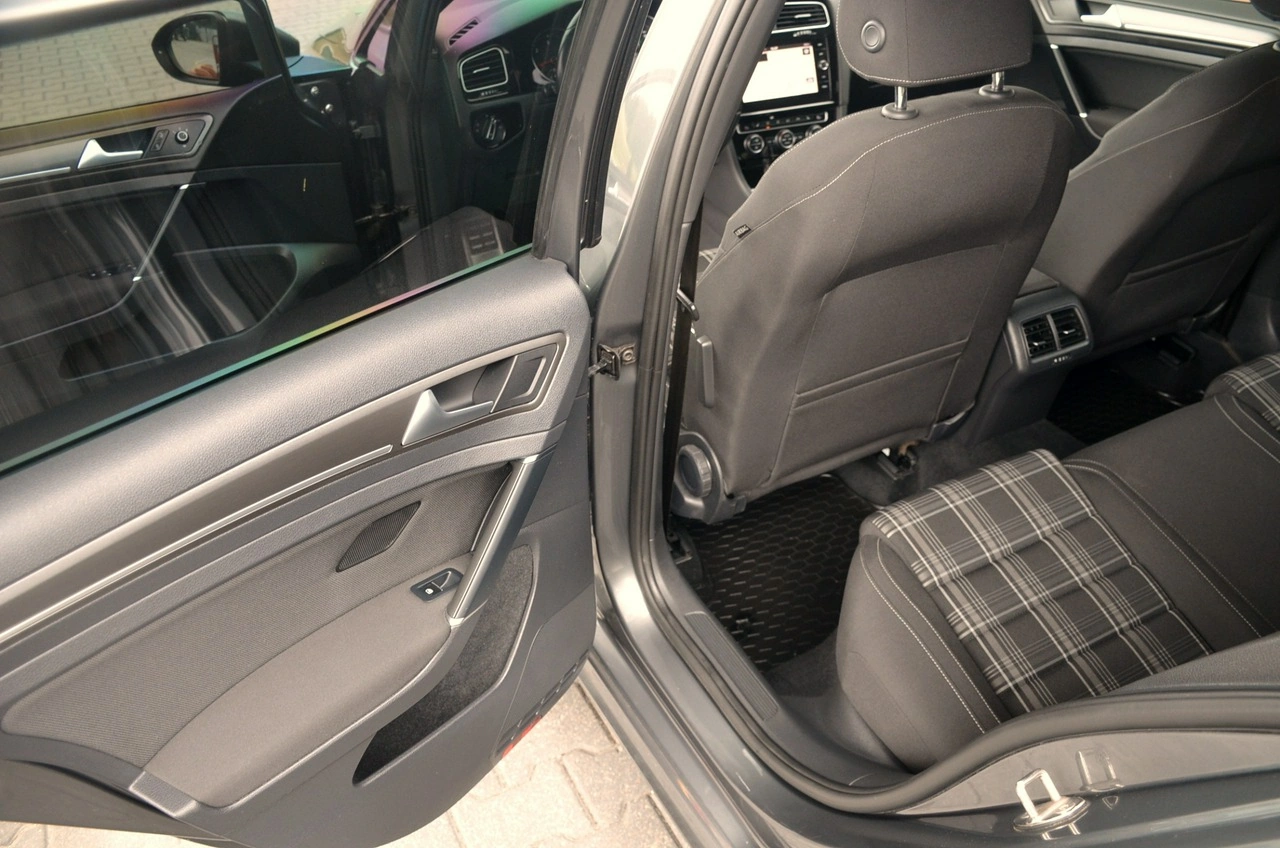 Volkswagen Golf - Zdjęcie 15