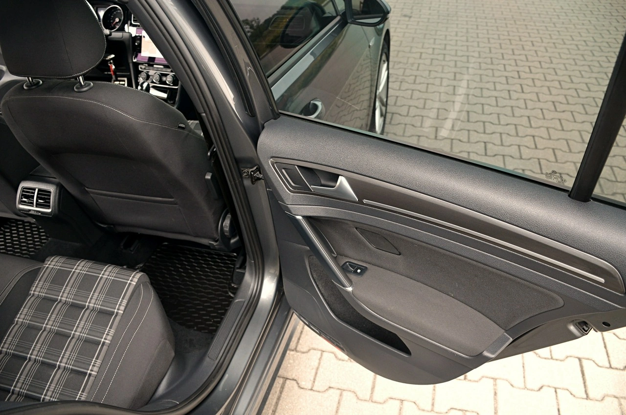 Volkswagen Golf - Zdjęcie 17