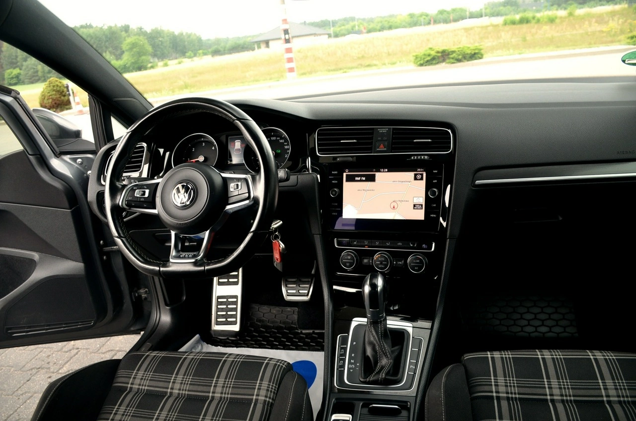Volkswagen Golf - Zdjęcie 18