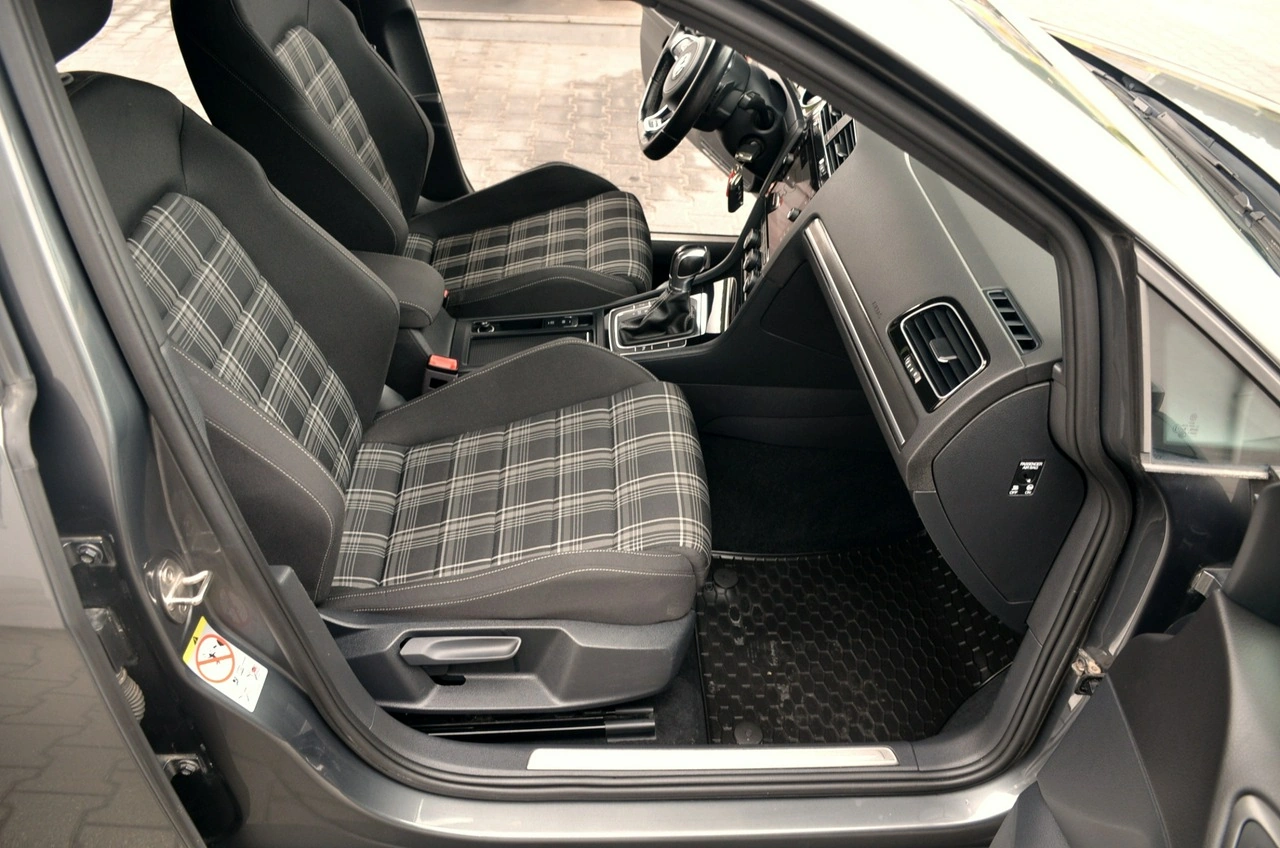 Volkswagen Golf - Zdjęcie 21