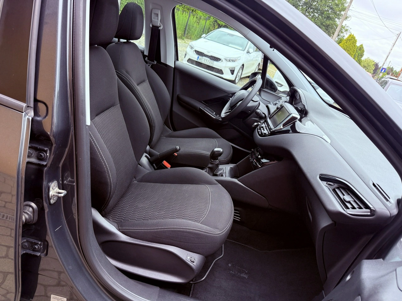 Peugeot 208 - Zdjęcie 21