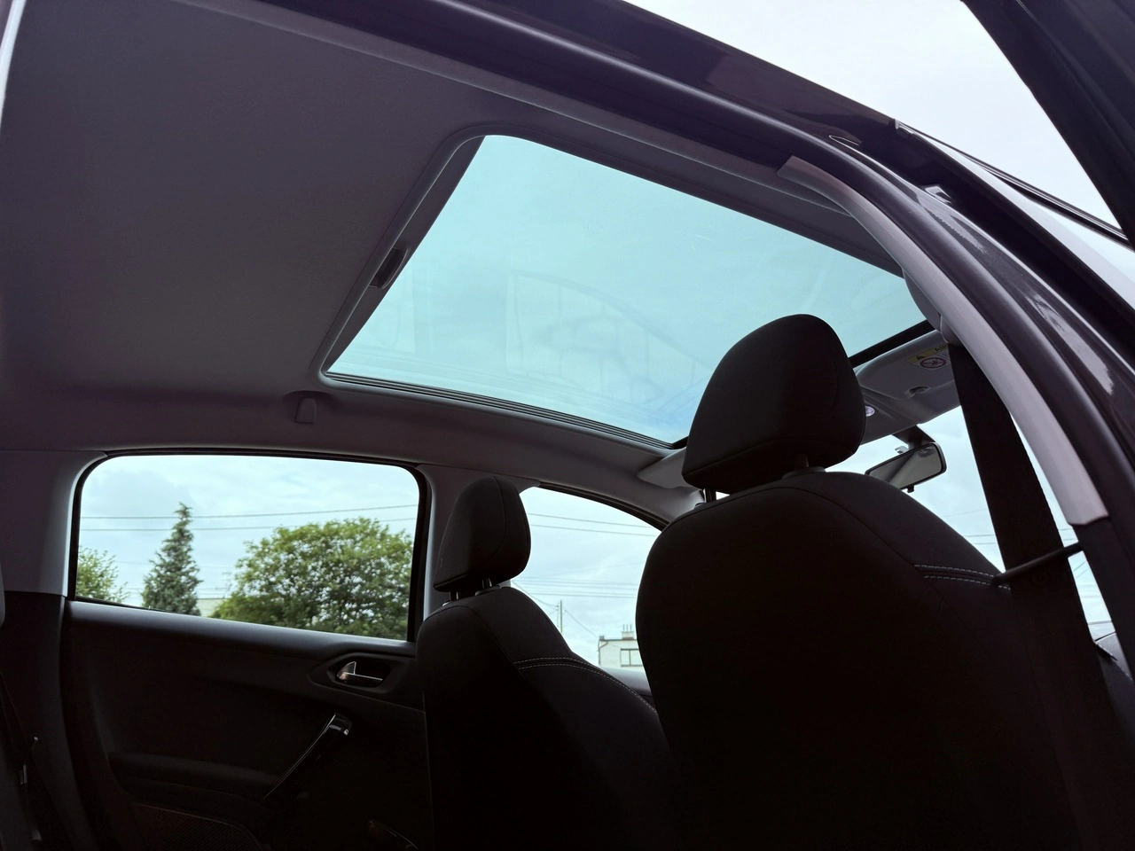 Peugeot 208 - Zdjęcie 25
