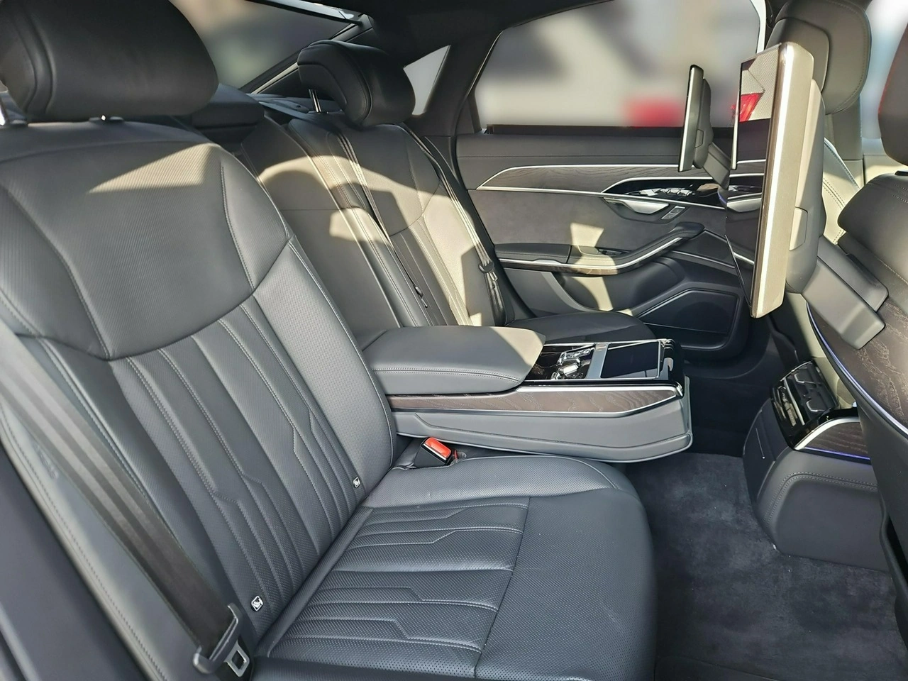 Audi A8 - Zdjęcie 16