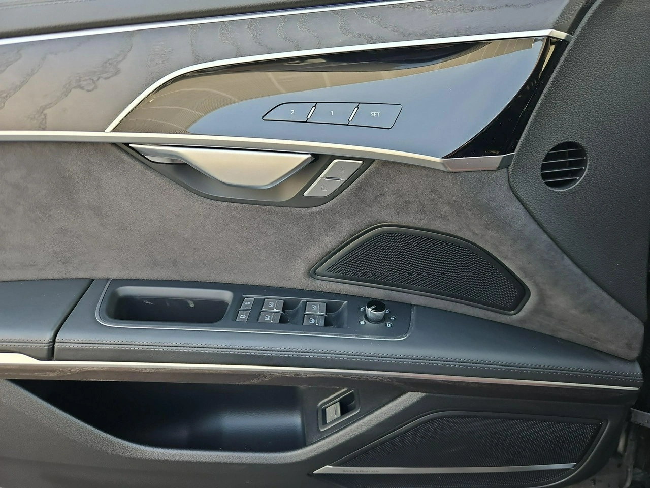 Audi A8 - Zdjęcie 19
