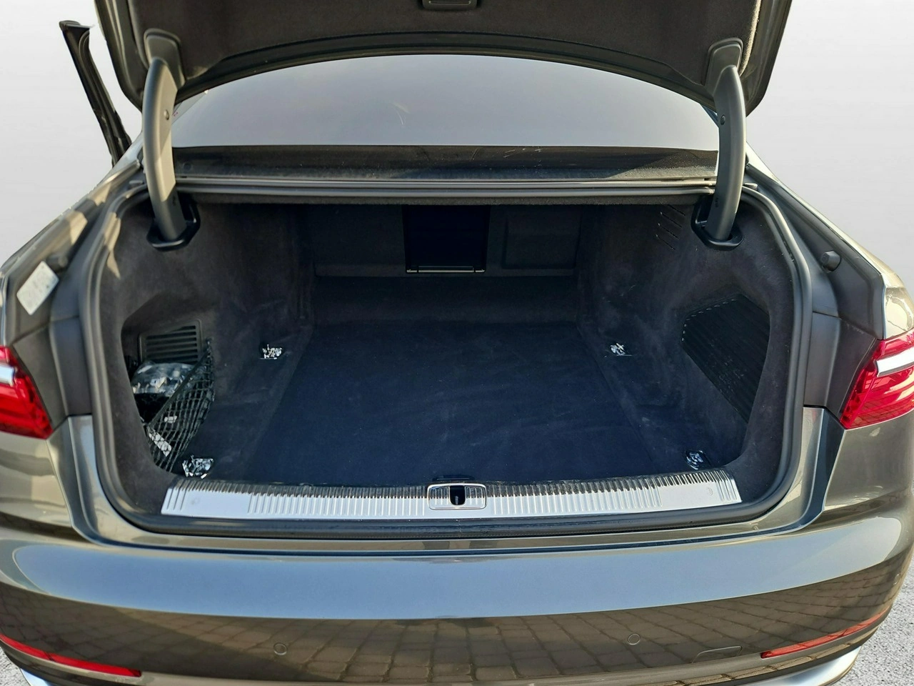 Audi A8 - Zdjęcie 30