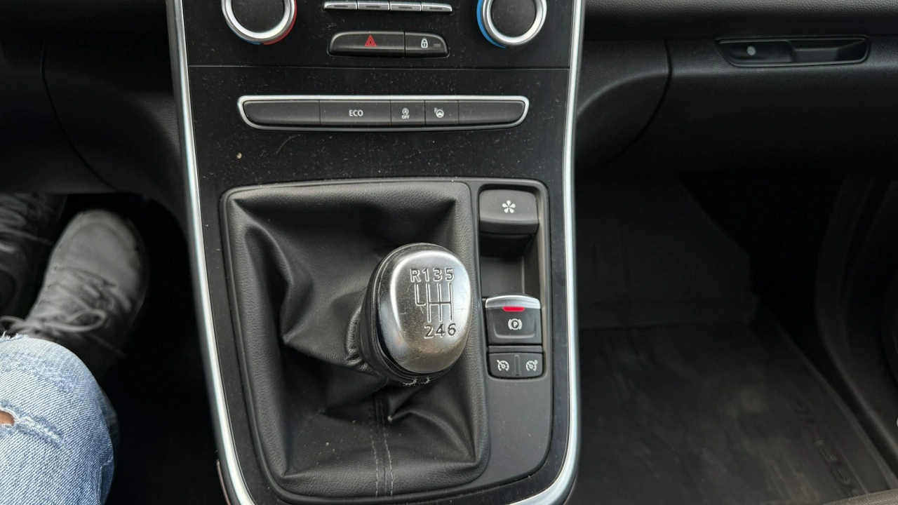 Renault Grand Scenic - Zdjęcie 16