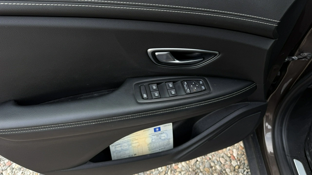 Renault Grand Scenic - Zdjęcie 21