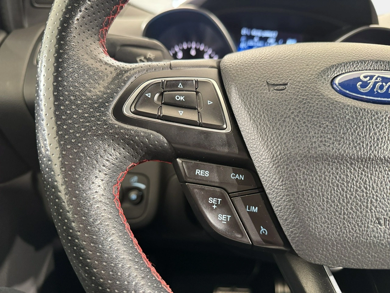 Ford Kuga - Zdjęcie 18