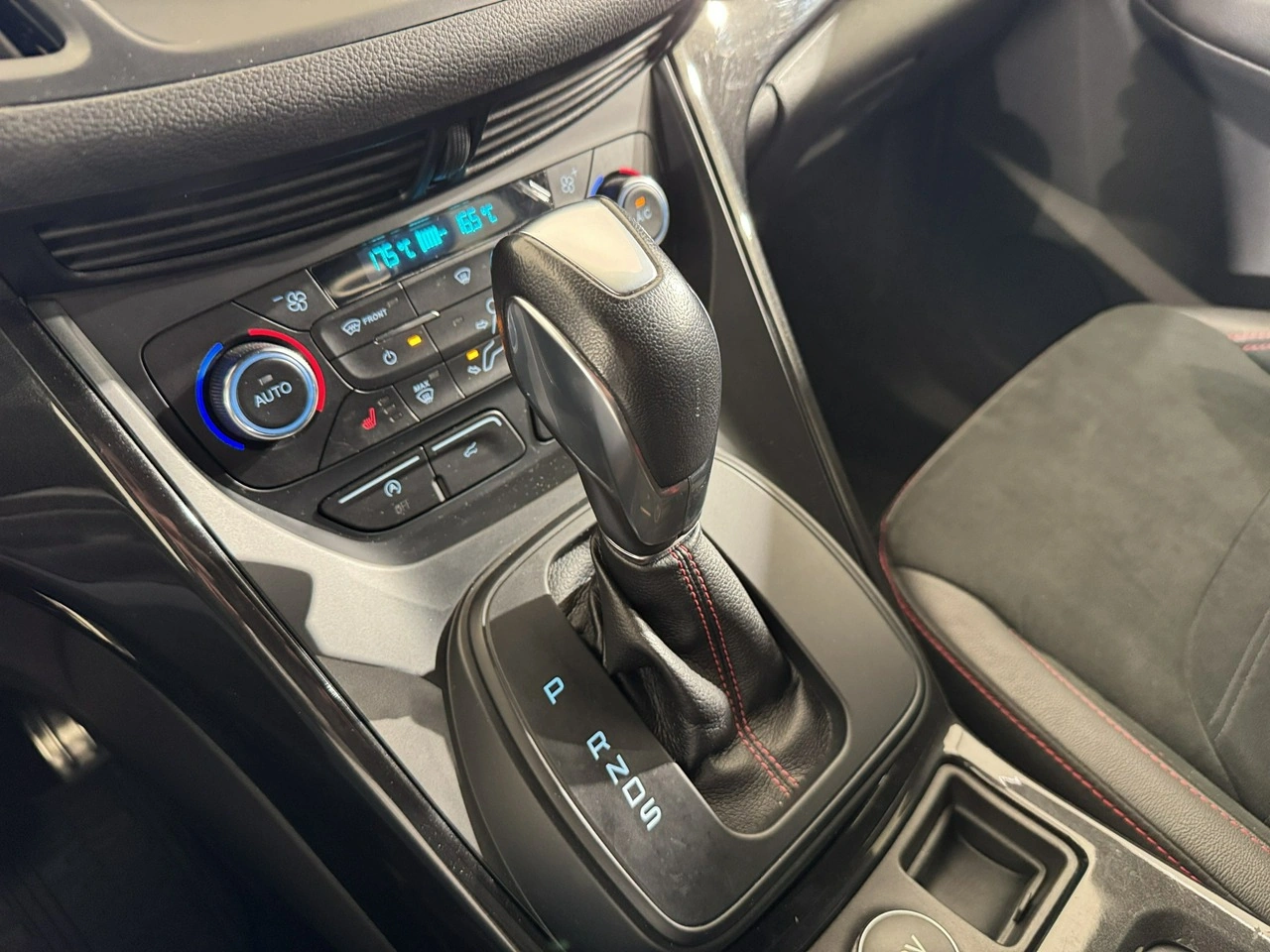 Ford Kuga - Zdjęcie 25