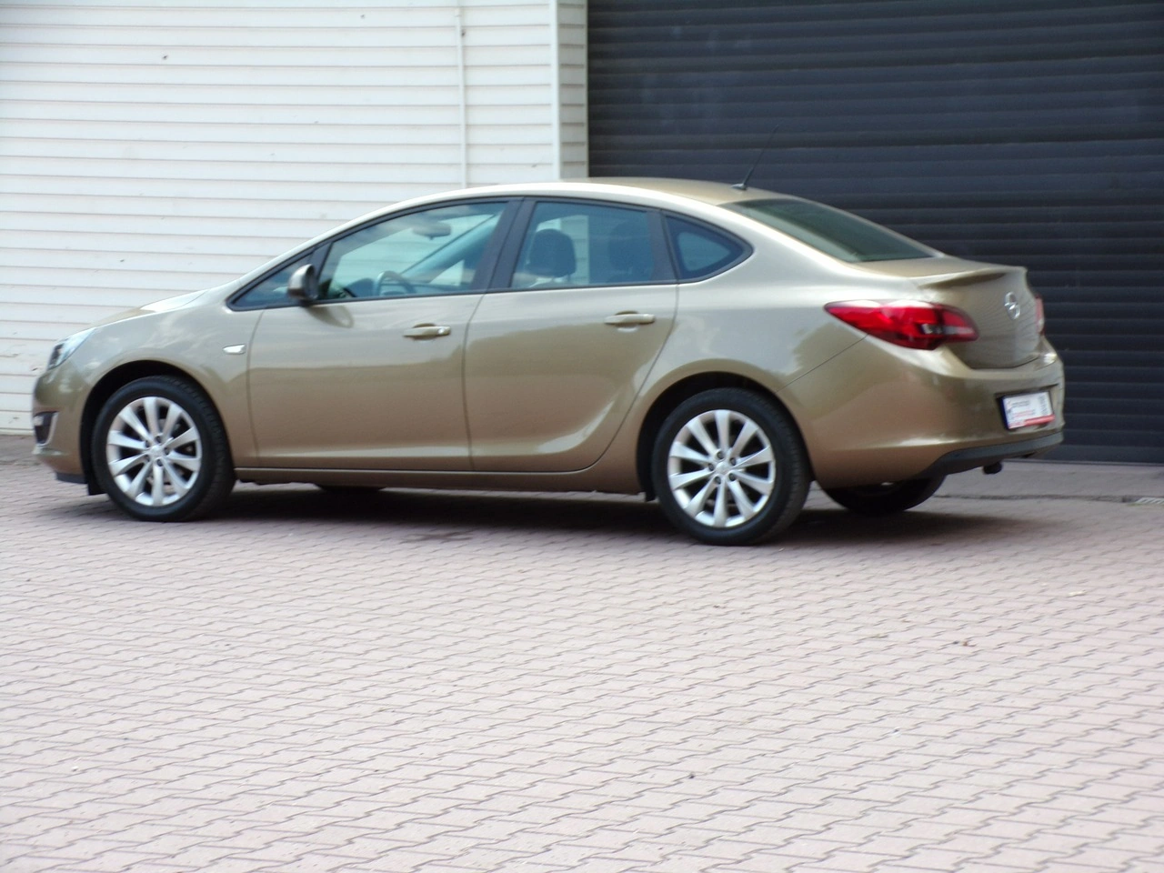 Opel Astra - Zdjęcie 9