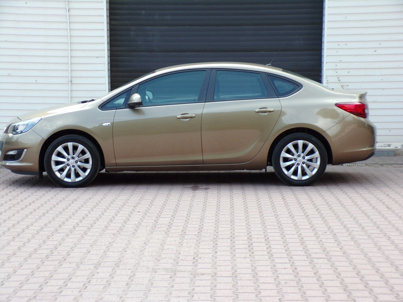 Opel Astra - Zdjęcie 10