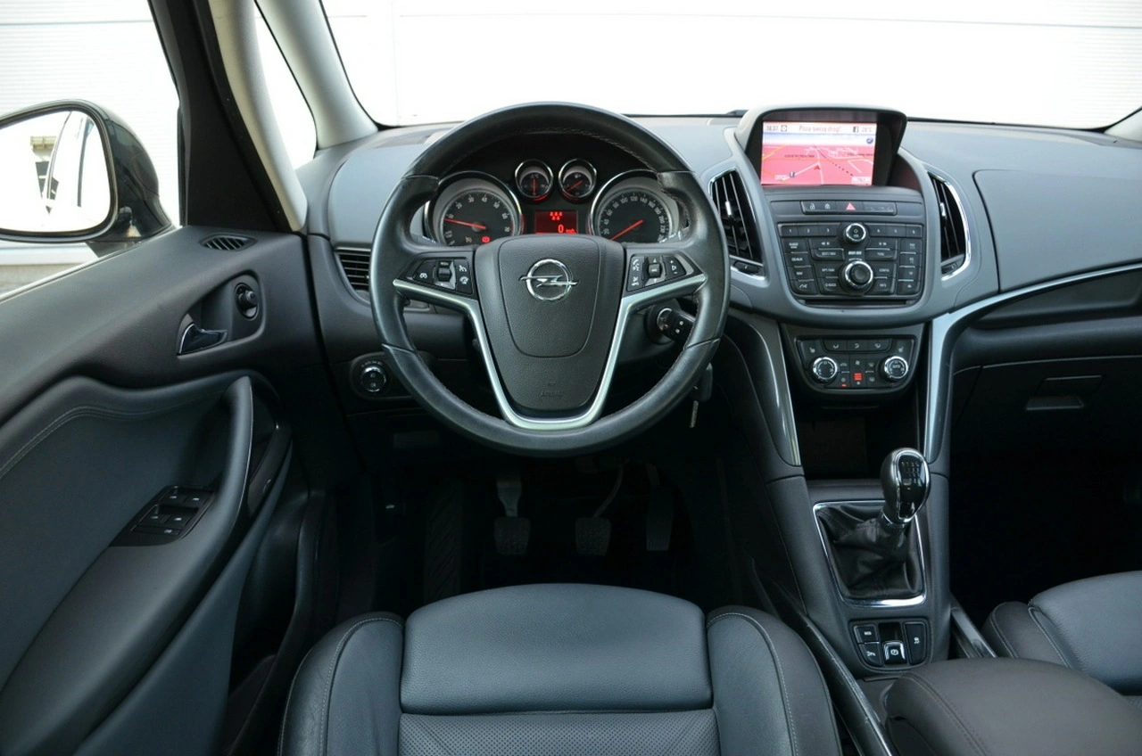 Opel Zafira - Zdjęcie 27