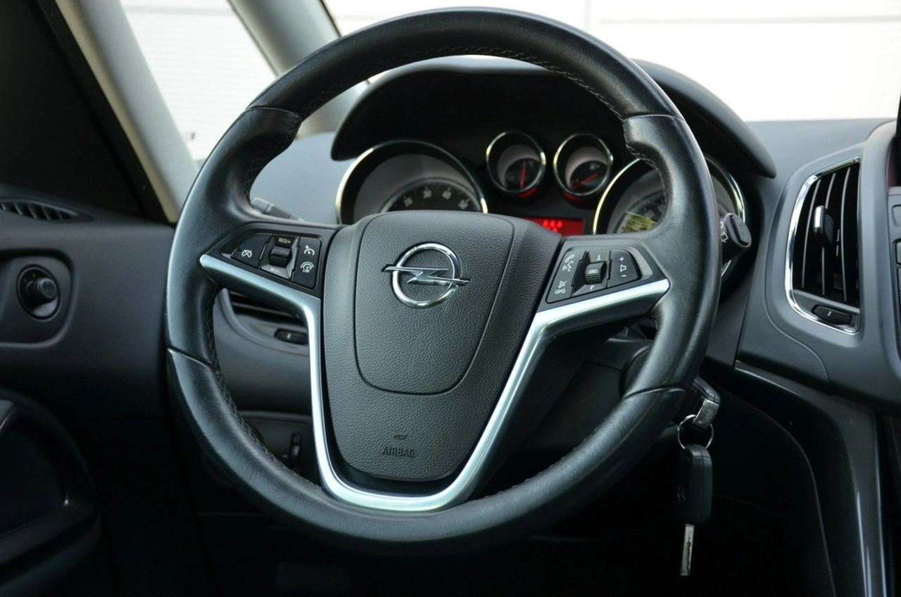 Opel Zafira - Zdjęcie 30