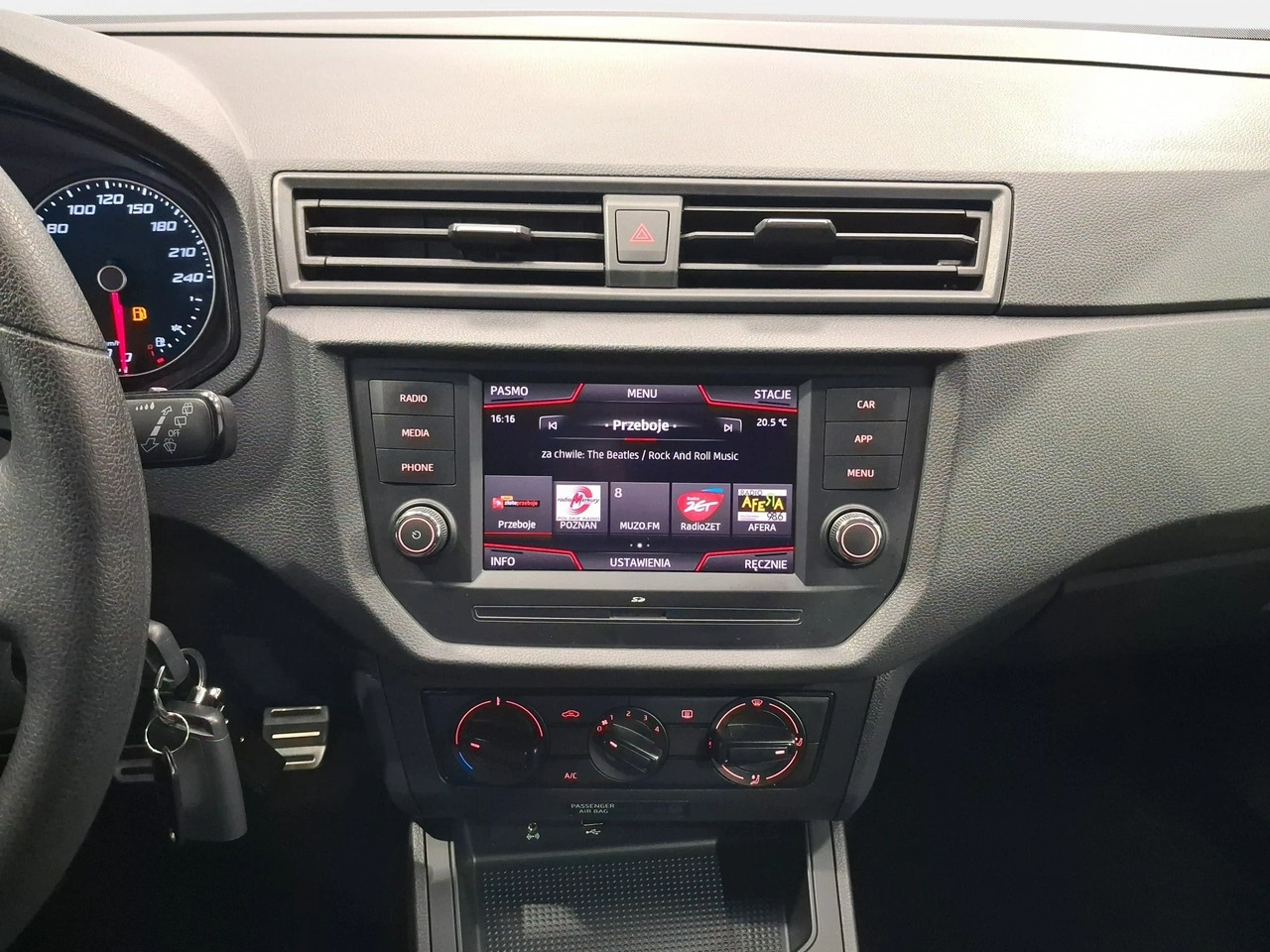 Seat Arona - Zdjęcie 15