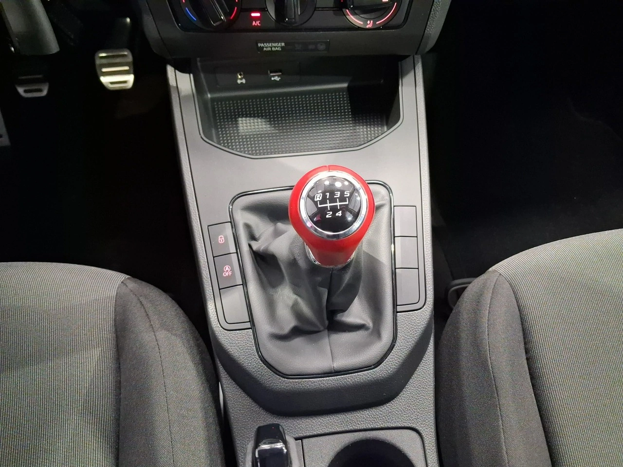 Seat Arona - Zdjęcie 16