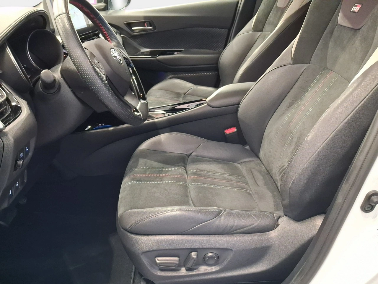 Toyota C-HR - Zdjęcie 11