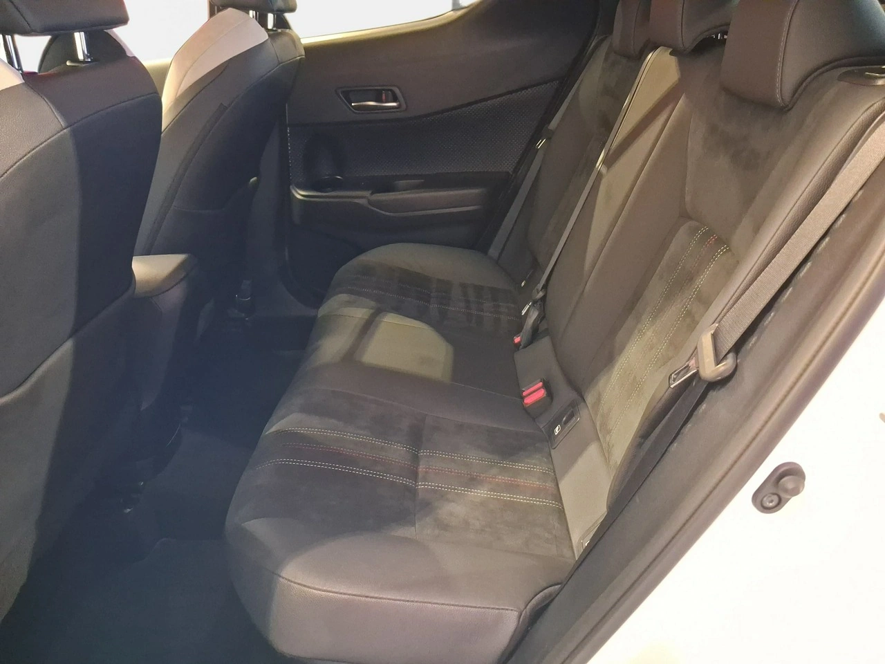 Toyota C-HR - Zdjęcie 12