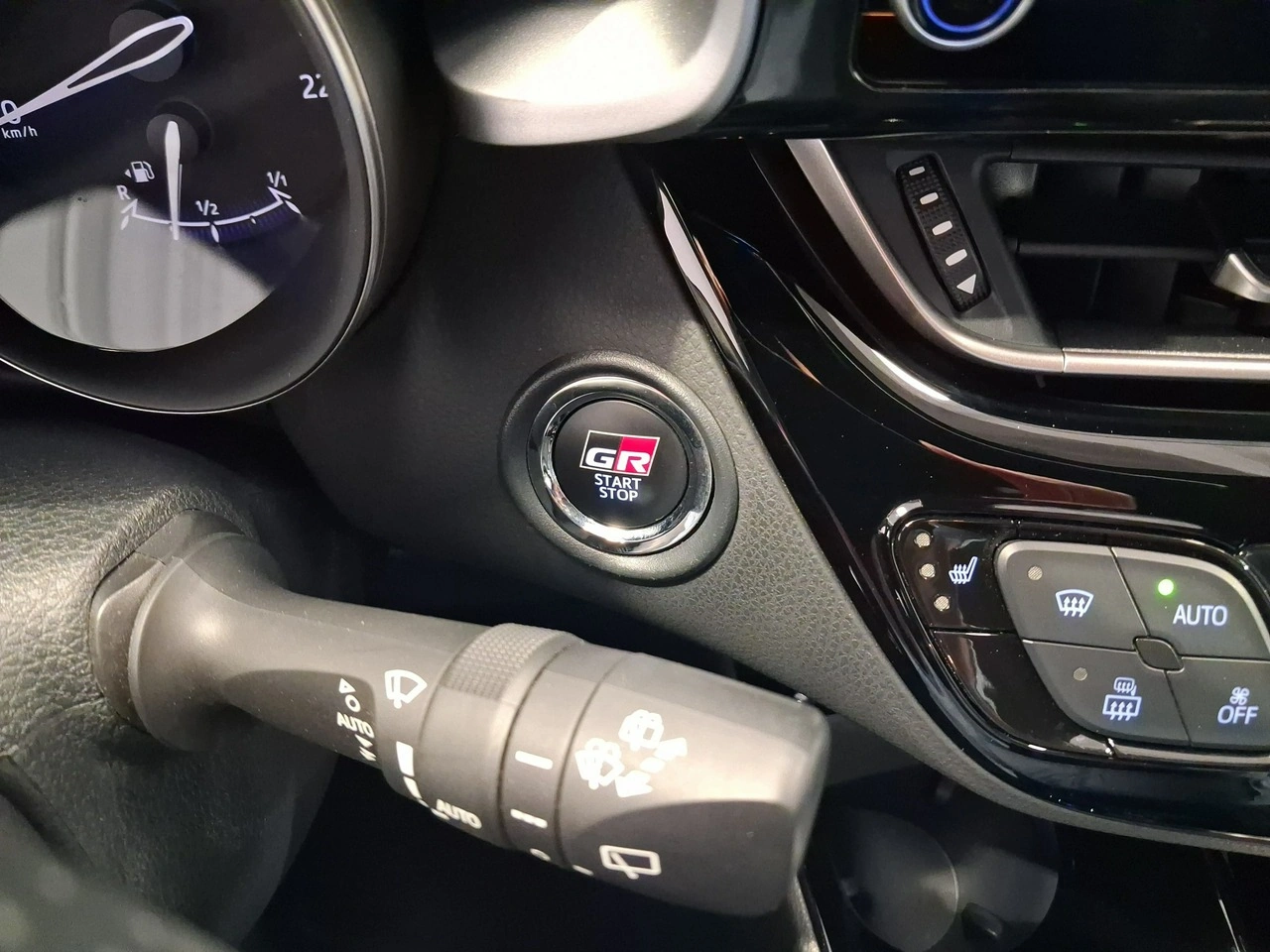 Toyota C-HR - Zdjęcie 23