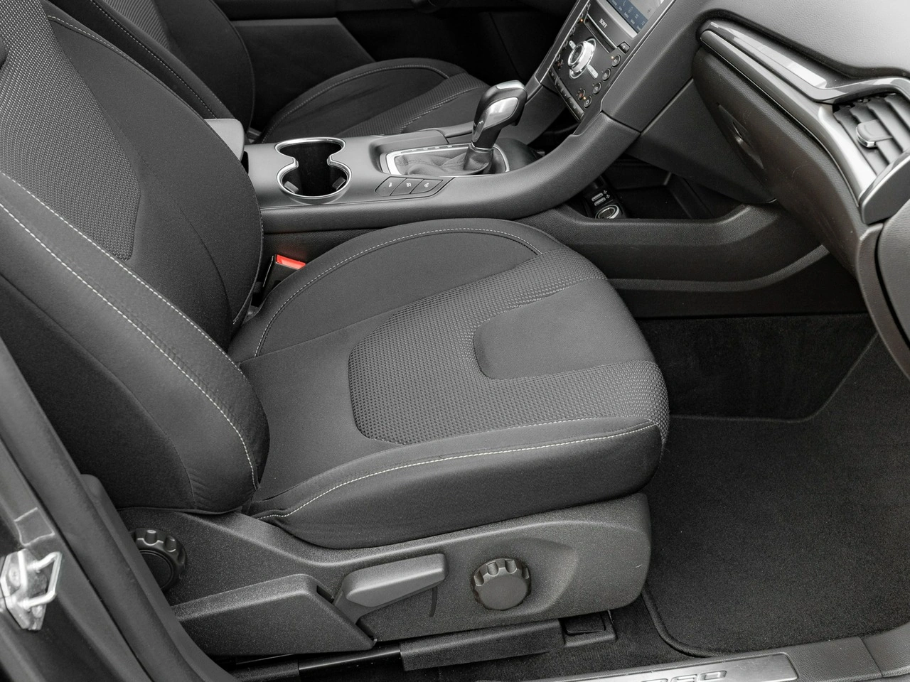 Ford Mondeo - Zdjęcie 29