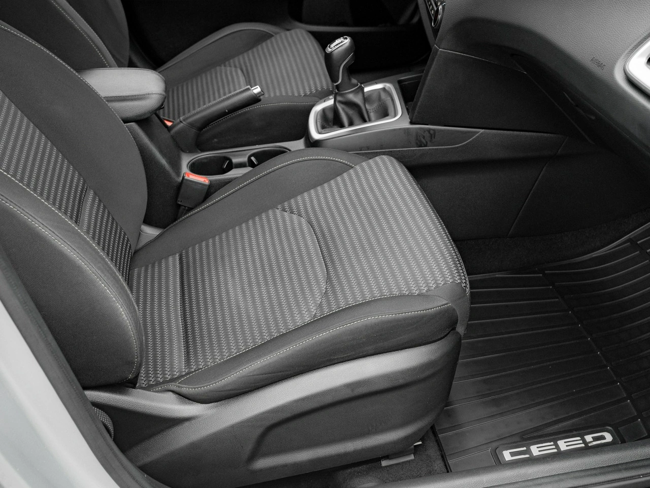 Kia Ceed - Zdjęcie 29