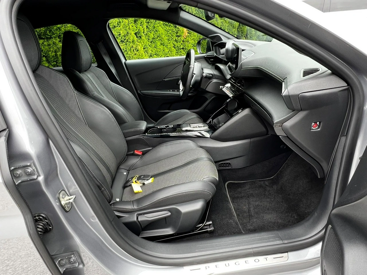 Peugeot 208 - Zdjęcie 16