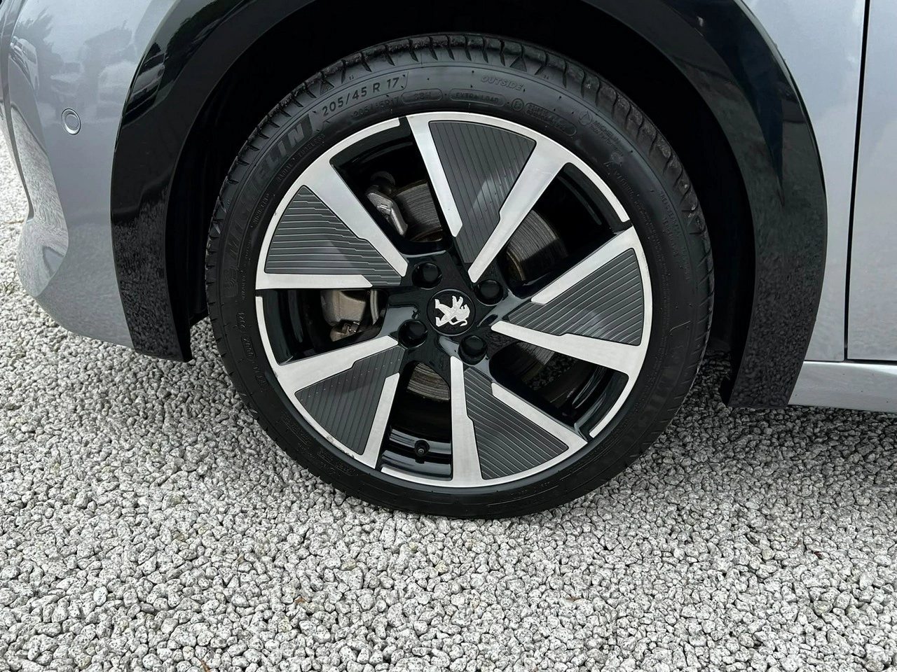 Peugeot 208 - Zdjęcie 2