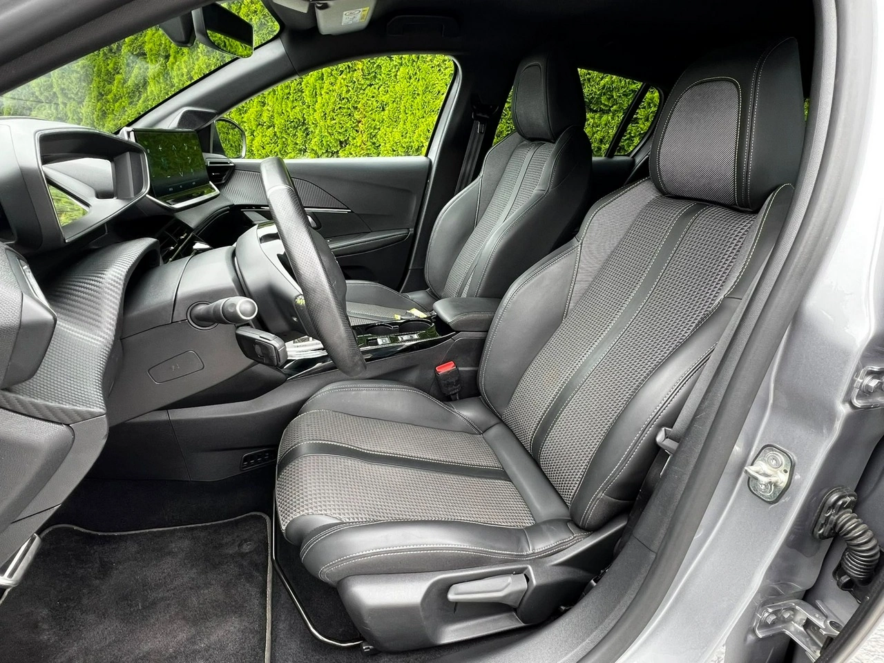 Peugeot 208 - Zdjęcie 8