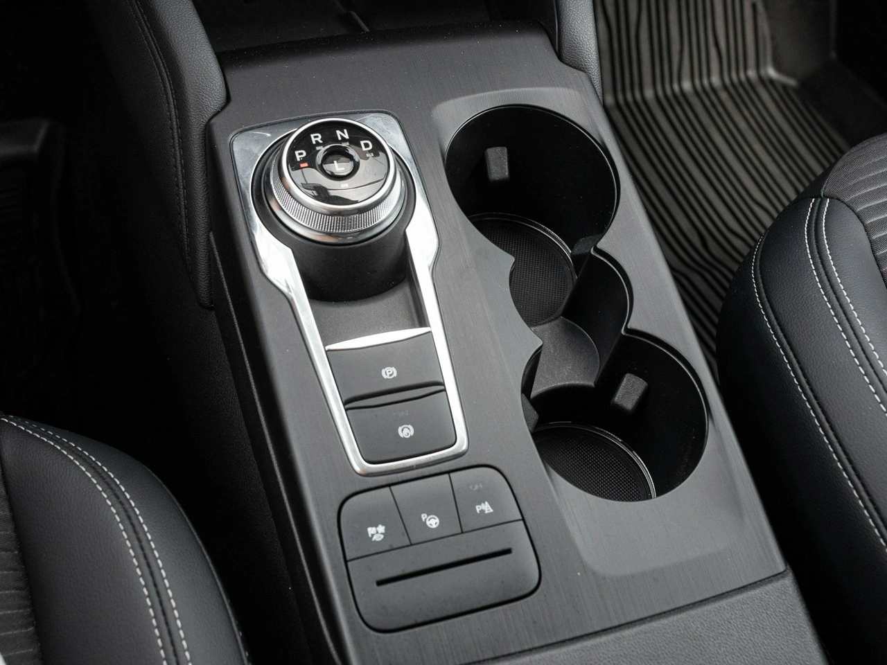 Ford Kuga - Zdjęcie 14